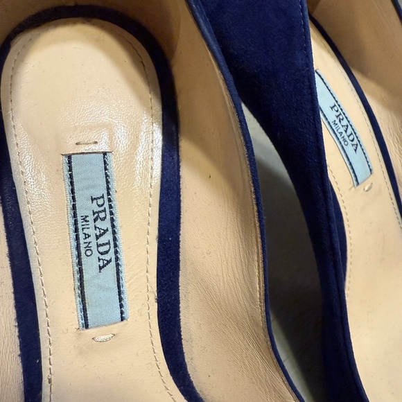 PRADA (37) Electric Suede Blue - Toe-Cleavage Pumps - Picture 2 of 7